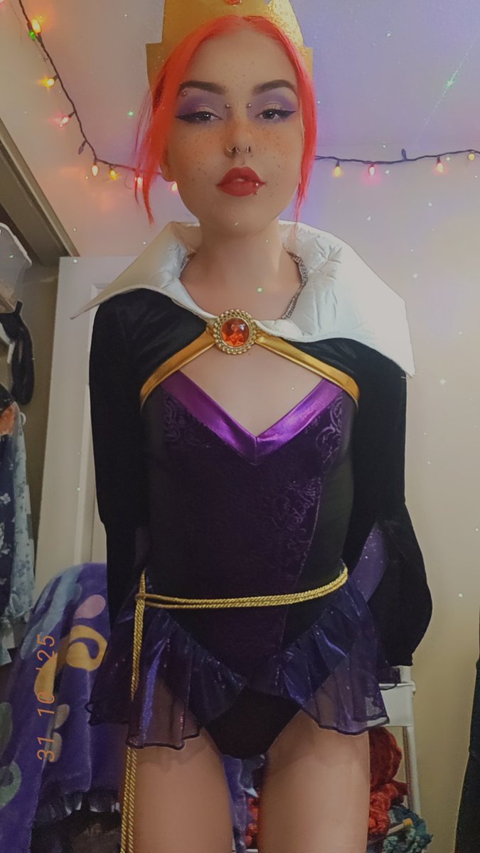 Lexilicious00's tweet photo. Evil Queen ��� https://t.co/yGmeV22jPD