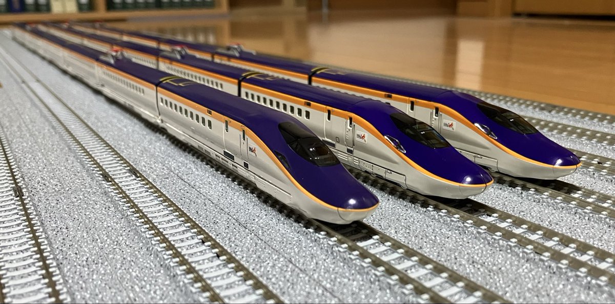 NGAUGE0611's tweet photo. TOMIXのE8系入線によりG1〜3までの編成が揃いました✨ついでに所持してる山形新幹線も並べました！　
今年は山形新幹線車両の入線が多かった。
E3系もそろそろ…
#TOMIX
#KATO
#E8系
#山形新幹線
#Nゲージ
#鉄道模型 https://t.co/niVI9Q1BKI