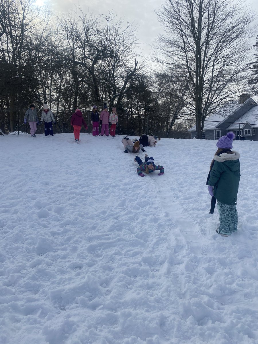 lakeselementary's tweet photo. Snowy recess fun!! https://t.co/6DYXEmiJ59