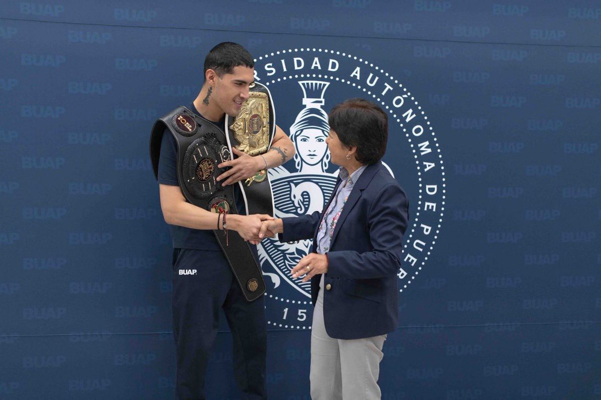 buap_fcc's tweet image. ¡Felicidades, Uriel! 🏆
Tu bicampeonato en “Guerra en la Frontera” es orgullo para la FCC y la BUAP. Gracias a la Dra. Lilia Cedillo y a nuestra institución por el apoyo constante al talento deportivo.
¡Enhorabuena, campeón! 💙
#OrgulloBUAP #SomosLobos #FCCBUAP