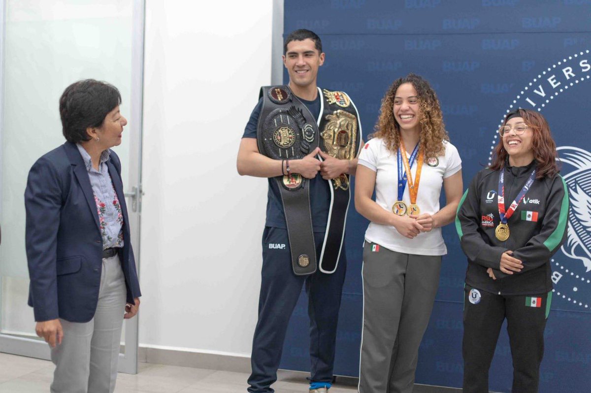 buap_fcc's tweet image. ¡Felicidades, Uriel! 🏆
Tu bicampeonato en “Guerra en la Frontera” es orgullo para la FCC y la BUAP. Gracias a la Dra. Lilia Cedillo y a nuestra institución por el apoyo constante al talento deportivo.
¡Enhorabuena, campeón! 💙
#OrgulloBUAP #SomosLobos #FCCBUAP