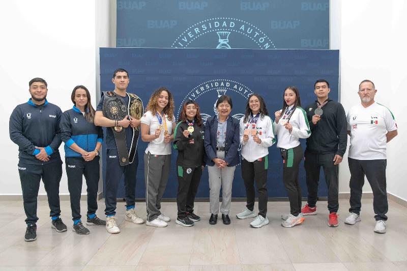 buap_fcc's tweet image. ¡Felicidades, Uriel! 🏆
Tu bicampeonato en “Guerra en la Frontera” es orgullo para la FCC y la BUAP. Gracias a la Dra. Lilia Cedillo y a nuestra institución por el apoyo constante al talento deportivo.
¡Enhorabuena, campeón! 💙
#OrgulloBUAP #SomosLobos #FCCBUAP