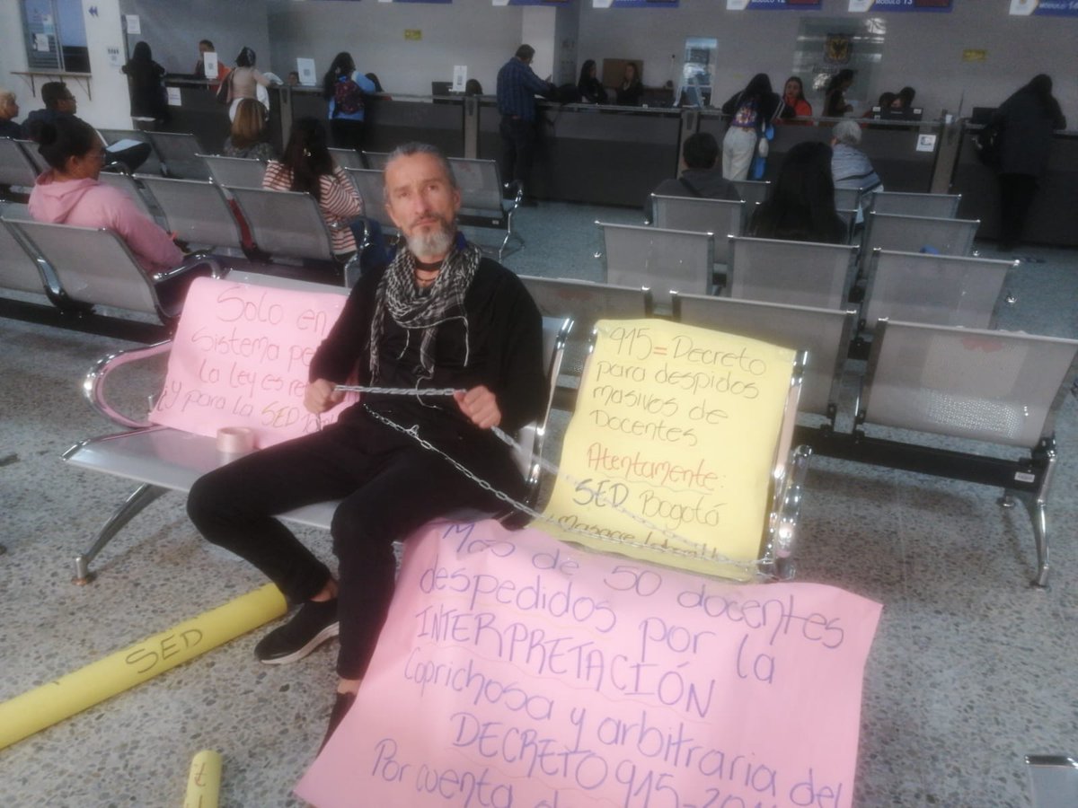 RAULVASQUEZ2010's tweet image. Llamado contundente a @Educacionbogota @IsabelSegoviaO para que ESCUCHEN, ATIENDAN al docente Jorge Rodríguez qué lleva 48 horas en huelga de hambre en las instalaciones de la SED.
@fecode @cutcolombia @adebogota @ConsejeriaDDHH @personeriabta @DefensoriaCol @AlirioUribeMuoz