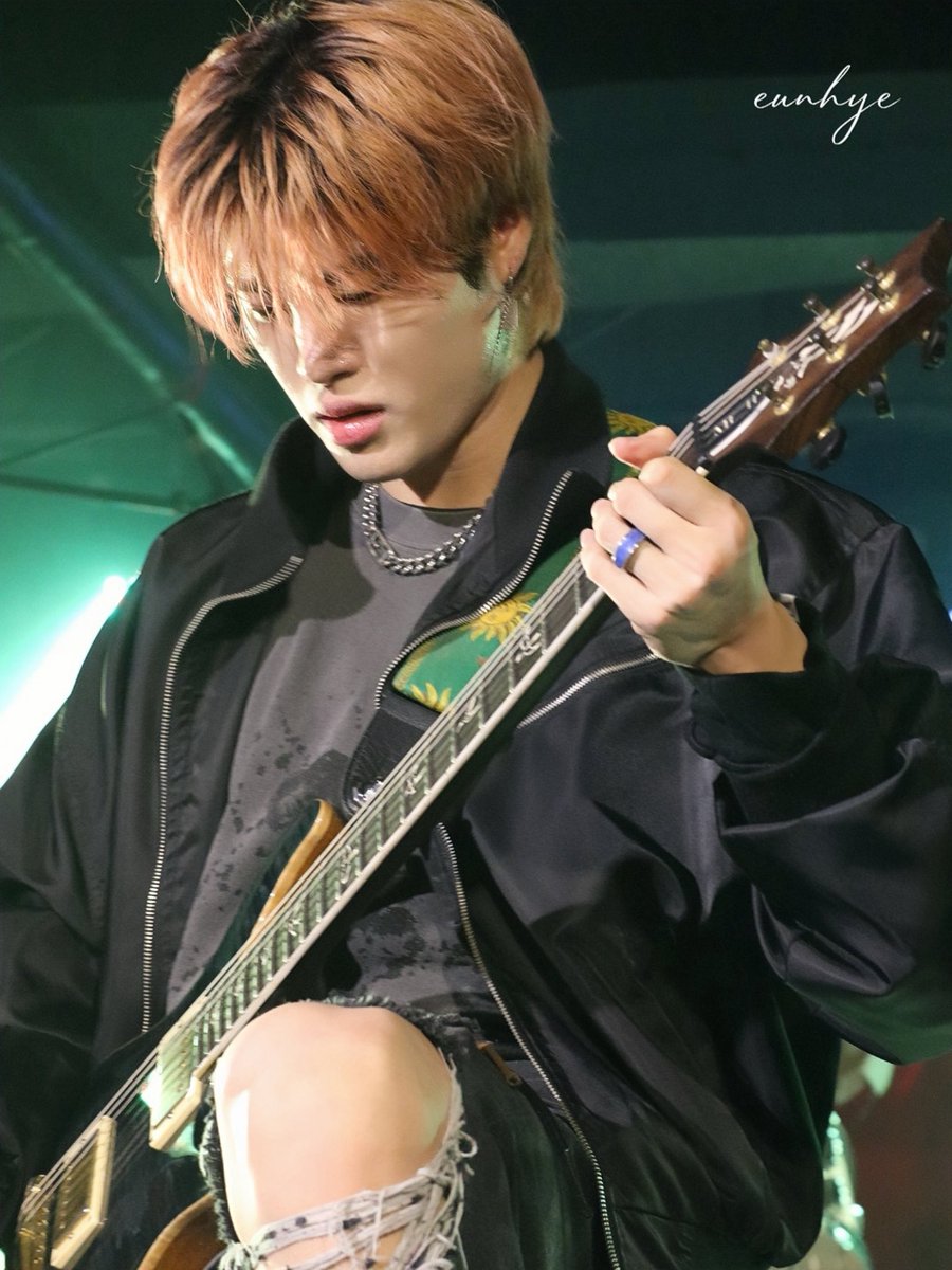 hwhw930's tweet photo. 251107 LIVE CONCERT

#FISTBUMP #피스트범프 #우주 #WOOJU #주현우 #은하단_사진 #우주정복 #HYUNWOO

@HW930_official https://t.co/6RZwoWy0LJ