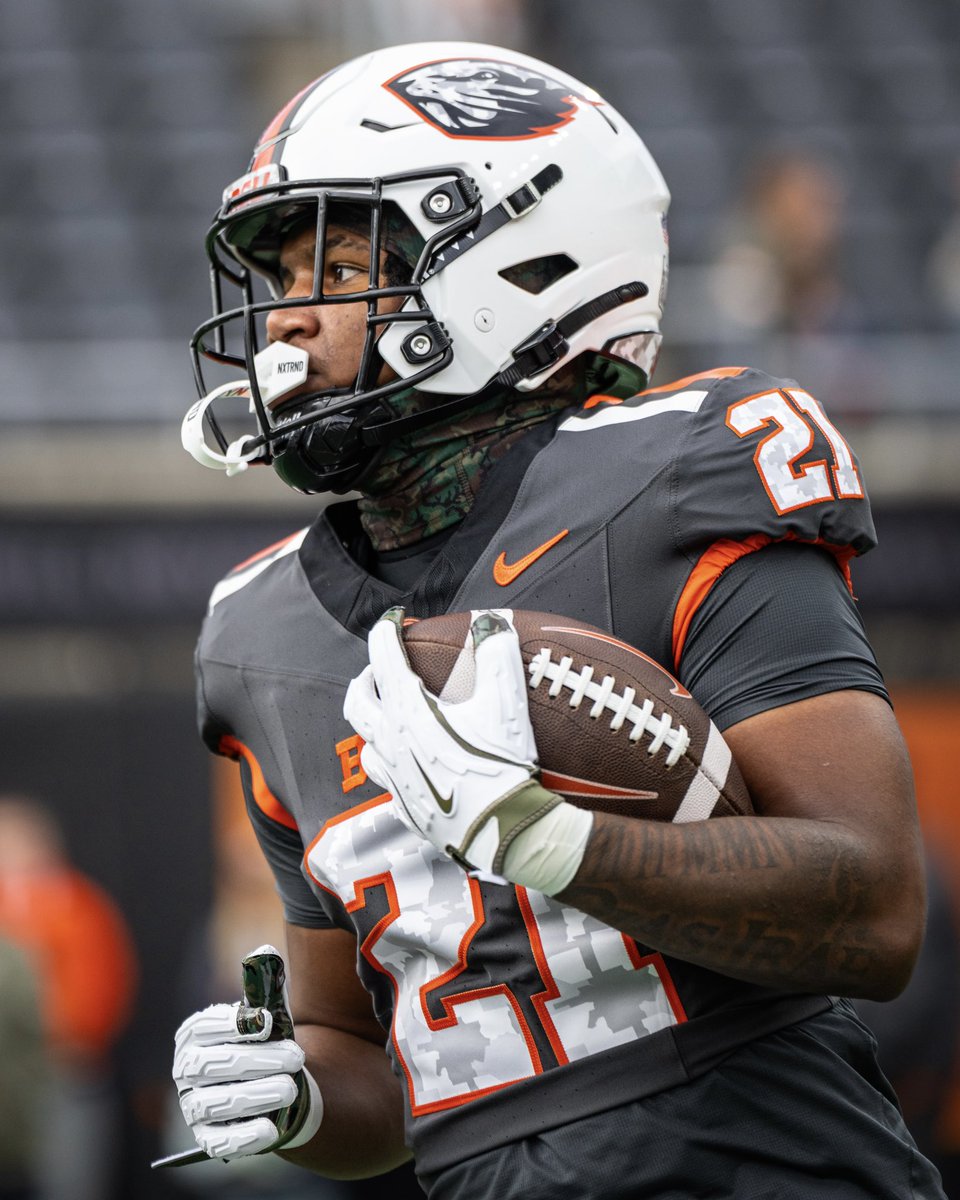 BeaverFootball's tweet photo. HBD @Cornell_Hatcher 🎂 https://t.co/bMbJXW6RW6