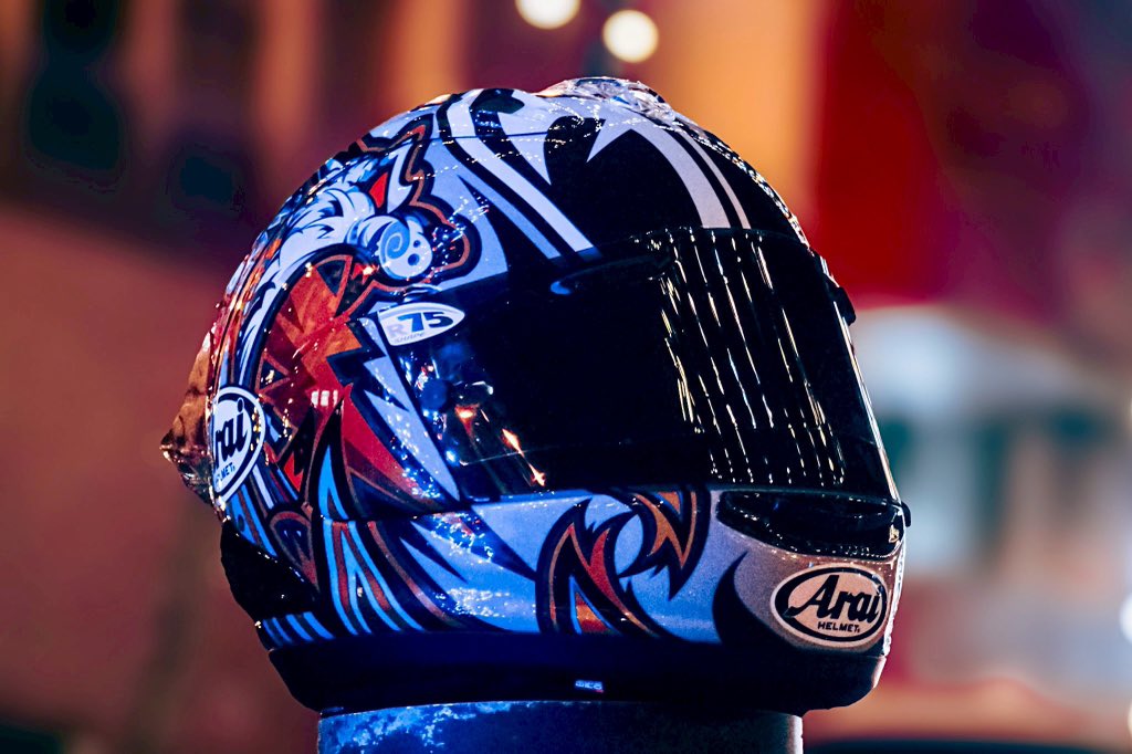 cbr250r_ai's tweet photo. #みなと大通り  #イルミネーション 
 #arai  #r75  #nakasuga https://t.co/LEmdnAmJA1