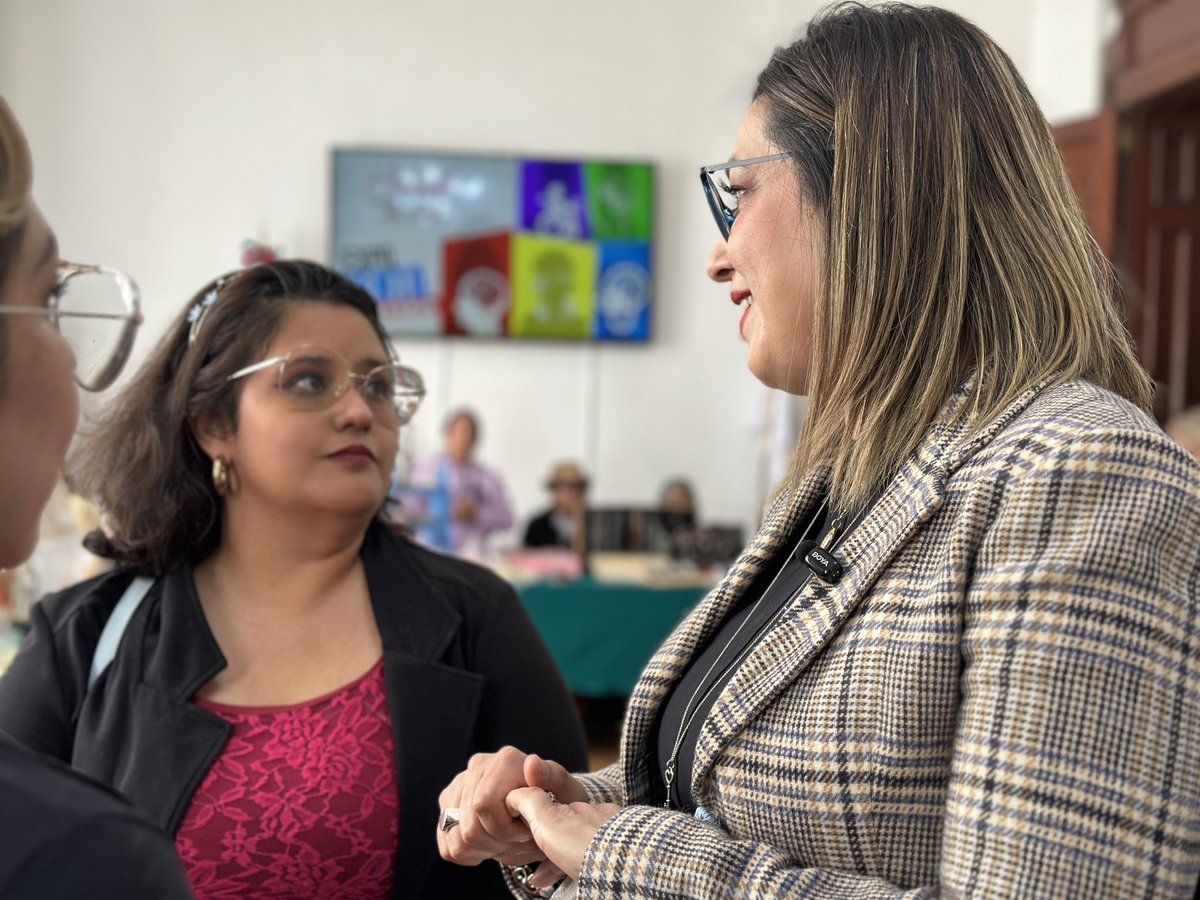 jguerreromaya's tweet image. 👩‍🦯‍➡️¡Volvimos a abrir las puertas del #CongresoCDMX a #PcD con la “Expo Venta Incluyente”!♿️

Cada producto y cada mano creadora nos recuerda que la inclusión no es un discurso, es un camino que construimos juntas y juntos, todos los días. 🧑‍🦼👂❤️