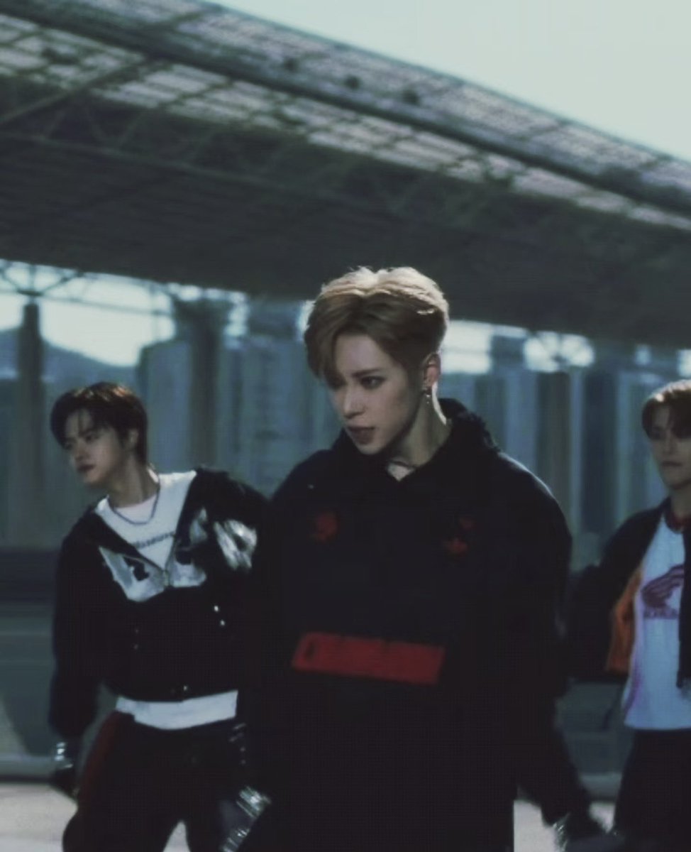 jiahao7777_'s tweet image. 9 secs in a 3 min 27 sec video but you’re all i can see, i am so blessed to see you debut in this world arno zhang 

#ALD1GotTheFormula
ALD1 GOT THE FORMULA
#DriveToTheFormula
DRIVE THE FORMULA
#ALD1_FORMULA
@ALD1_official