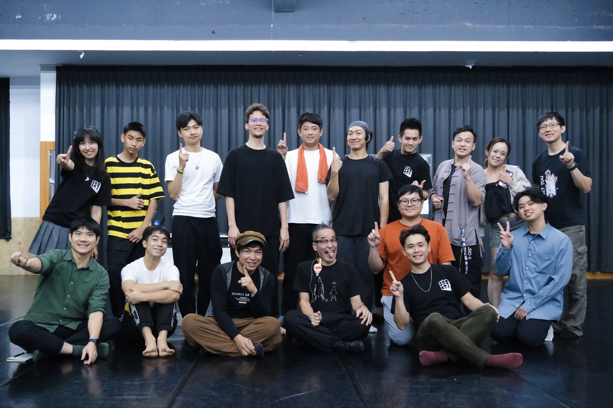 今回の30時間フィジカルコメディ・ワークショップ in 台湾、13名の参加者とスタッフのみなさん。