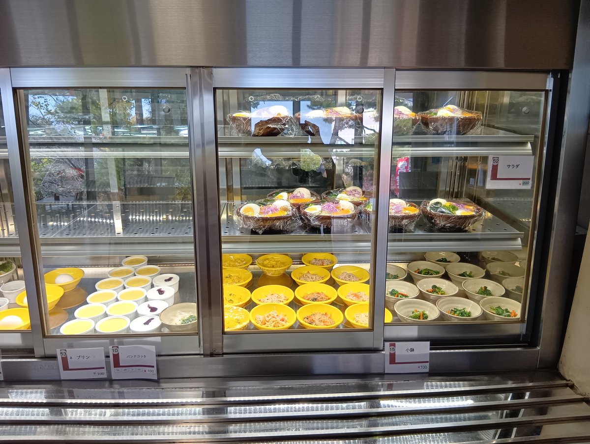 おはようございます☀
本日のメニュー！
ヤンニョムチキン
豚肉と野菜の塩ダレ炒め
ガパオライス
辛、辛メニュー多いですが💦今日から寒くなるようなのでたくさん食べて身体を温めていきましょう😀
本日のチキンカレーは手作りチキンカツ入りです✨️皆様のお越しをお待ちしております🧑‍🍳