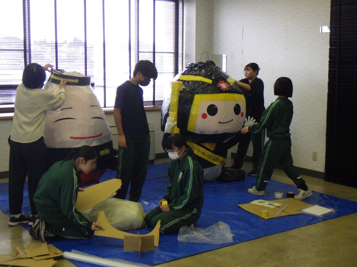 中高生ボランティアによる案山子（かかし）作り（二本松警察署