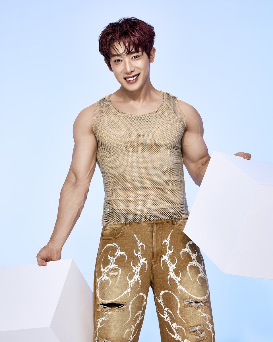 official__wonho's tweet image. “I want to live like a movie… to make my story and plot as meaningful as possible.” 🎬✨

WONHO IS ON TOP — Kpop’s hunkiest idol finds himself stepping fully into his R&amp;amp;B era with Syndrome, channeling late-90s/early-2000s swagger and a whole new level of confidence.

CD &amp;amp;…