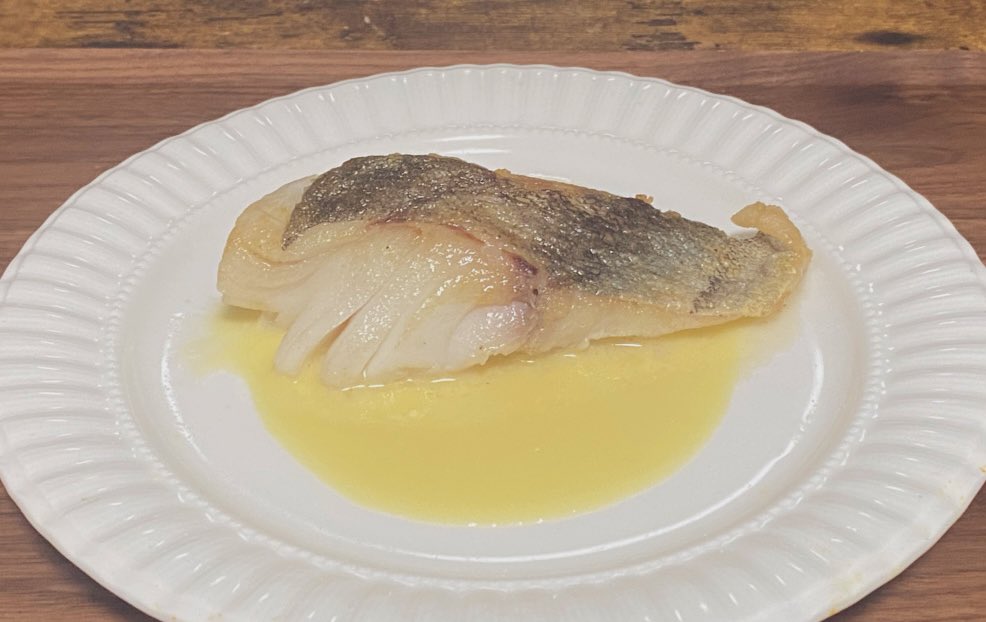 #渚のれすトラん 
[鱈のポワレ ブールブランソース]

すみません映えオシャレ写真撮れる人来てもらっていいですか

鱈自体に割と脂がのっているのでちょっとのばし目位で
いわゆるバターソース、魚とよく合う
横転する美味さ
鍋以外ならこれかもな…