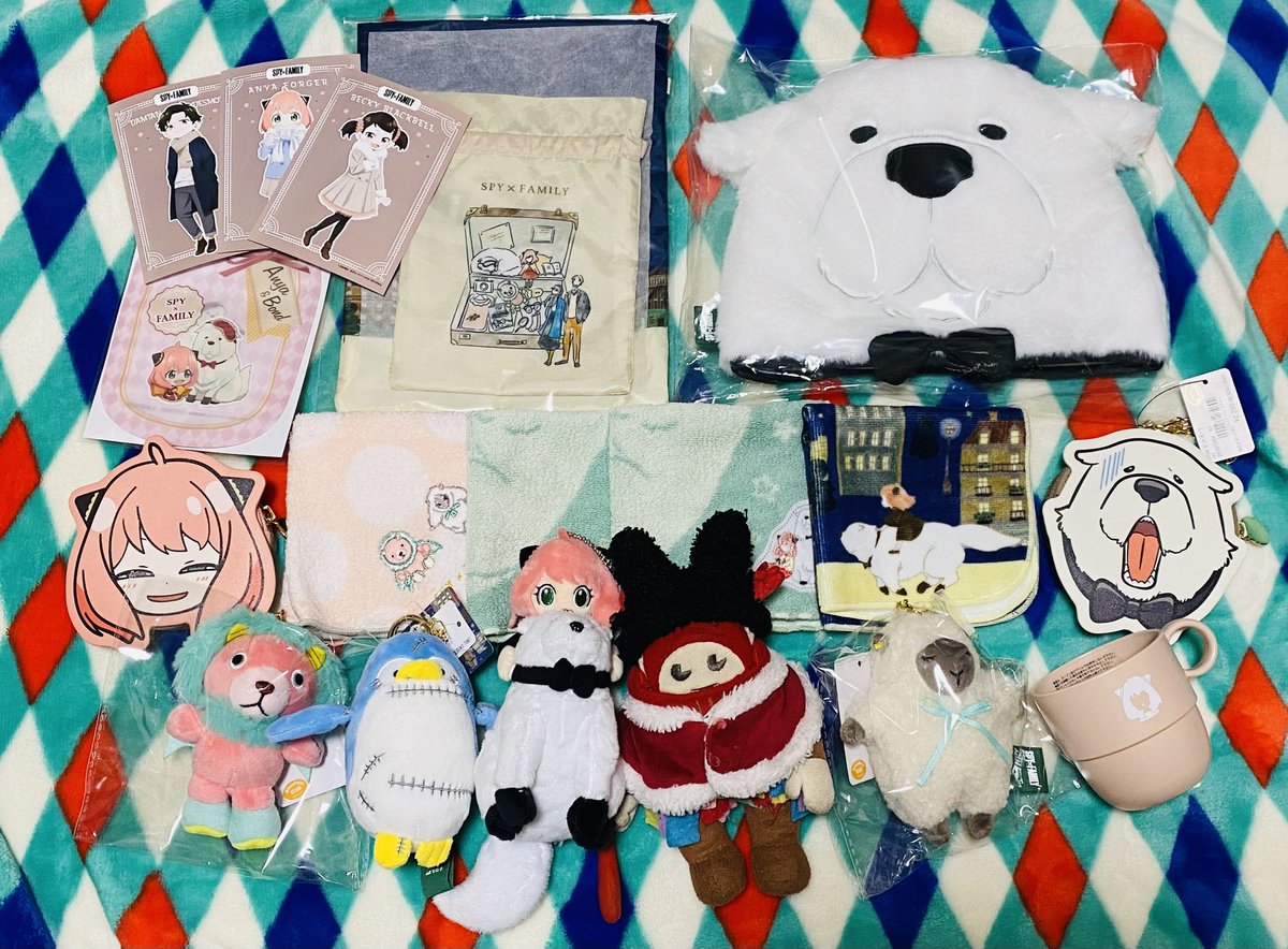 reenasunsetsp's tweet image. アフヌン開店と同時に行ったら既に沢山の人でビックリ！ちょいグスってしまいボンさんは売り切れだったけど他欲しいのは全部ゲット出来た😭ペンギンさんは私でラス2だった…帰りはローソンでプリント＆ジッパーも手に入れたし本日のミッション達成！今日時間休貰って良かった。これからテレワです💻