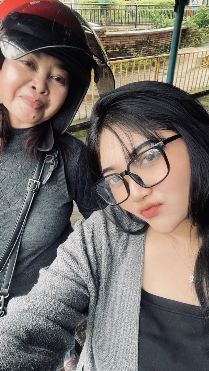 _bonboniee's tweet photo. keujanan trs yea kt mum ((males nyetir)) https://t.co/nkTjxE0Tpn