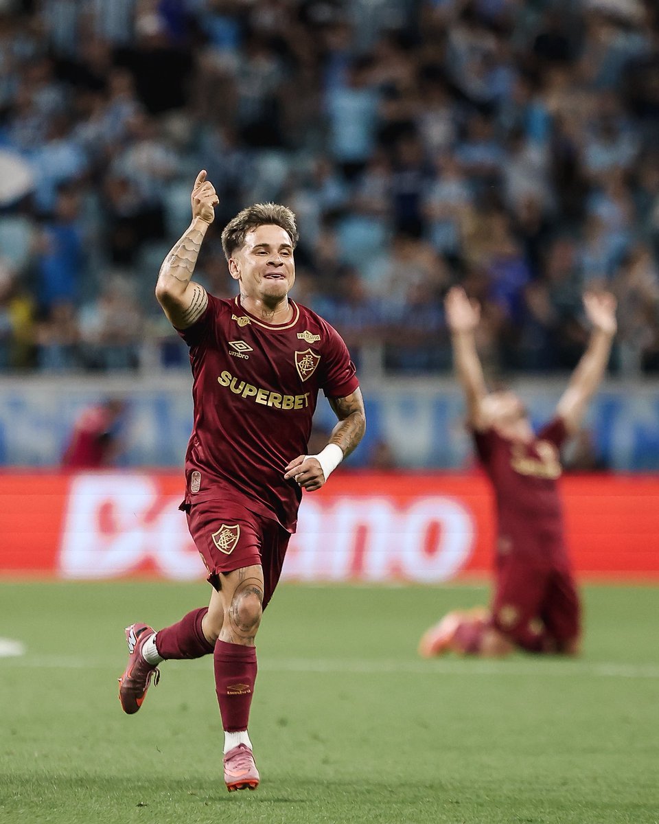 NOITE DE SOTELDO 🇻🇪 

Venezuelano marca dois gols, dá a vitória ao Fluminense sobre o Grêmio, por 2 a 1, em Porto Alegre, e o tricolor chega aos 61 pontos no Brasileirão.

📸 Lucas Merçon/FFC