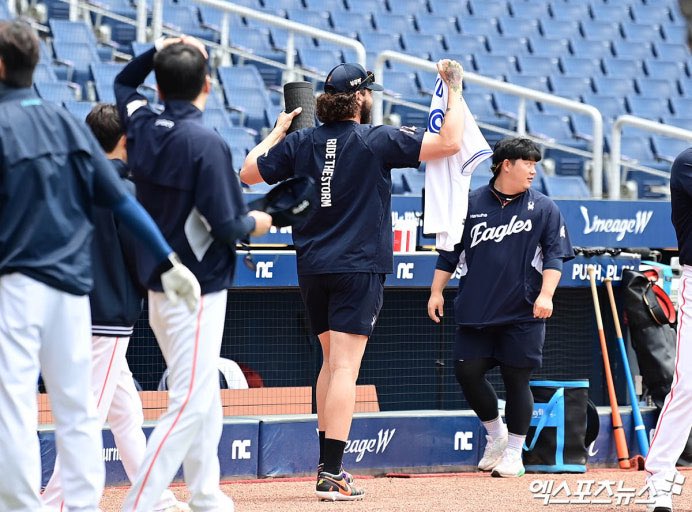 Daniel Kim 대니얼 김 tweet media