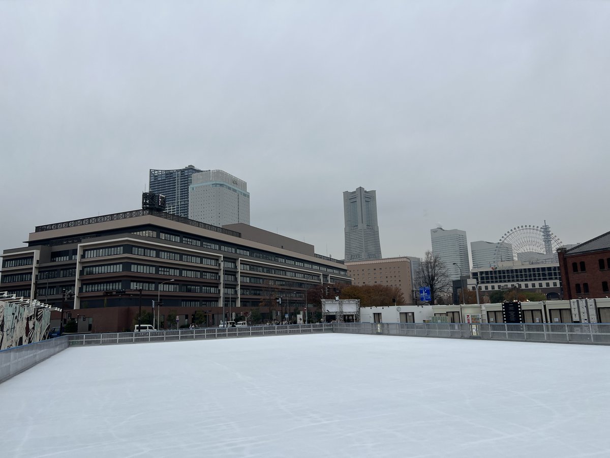 art_rink's tweet image. 12月3日（水）アートリンクは13:00にオープンします🌟

本日は曇り時々雨の予報となっております。寒さや氷の状態に気をつけてお楽しみください！

天候の変化により中断・中止となる場合がありますのでご了承ください。

#赤レンガ倉庫 #スケート #みなとみらい