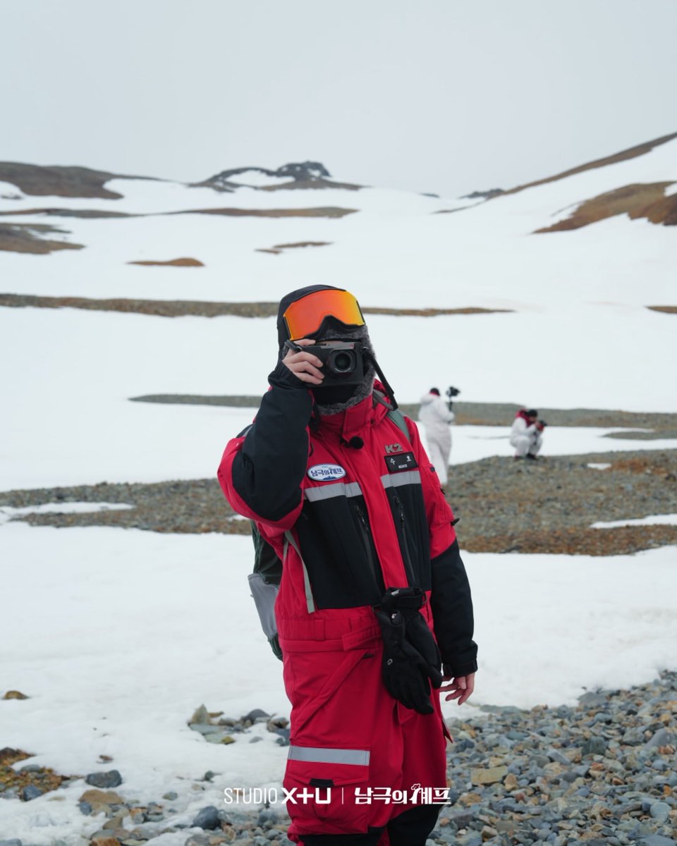 knockknock0408's tweet image. SUHO - studio.xplusu ins