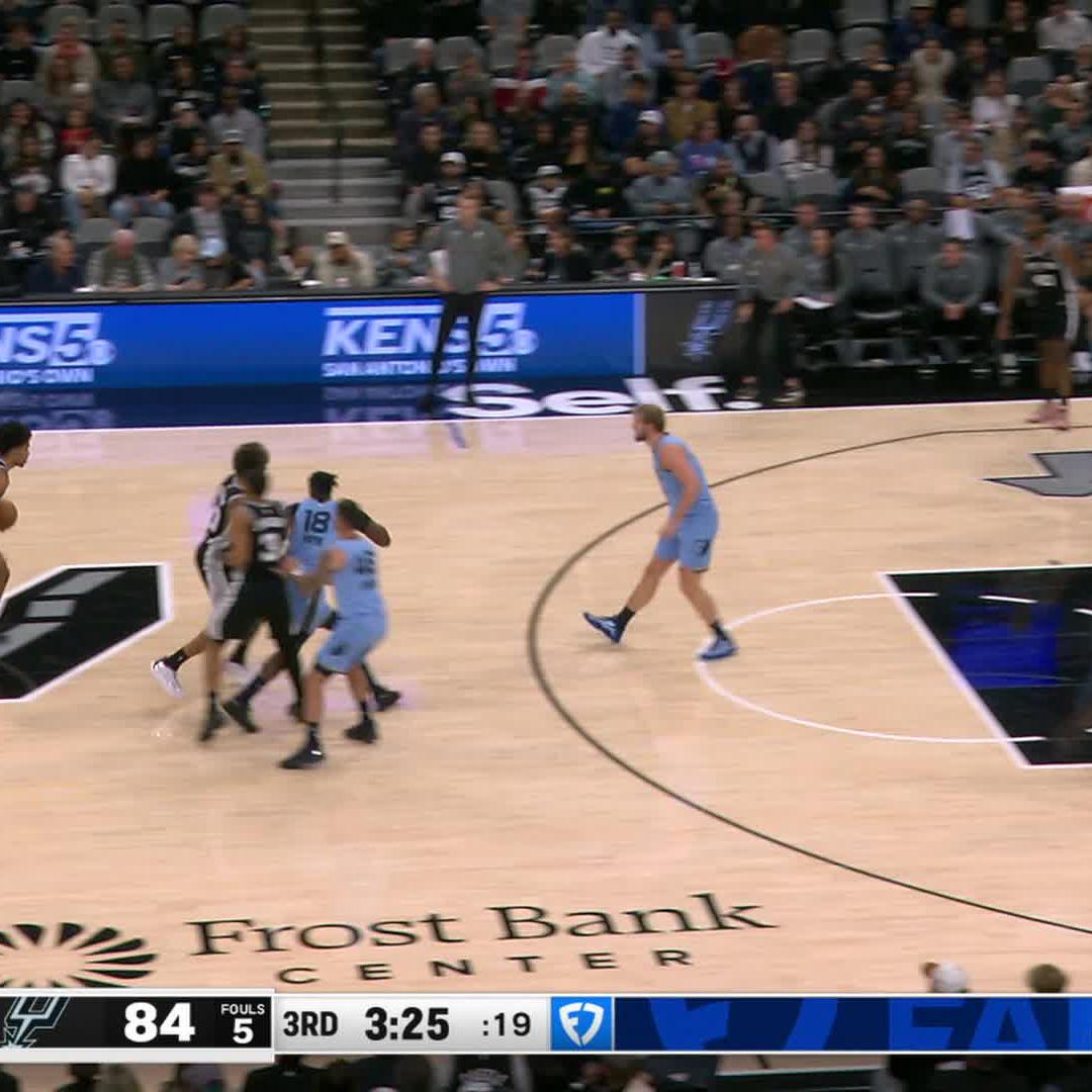 CORNA THREE 💥

📺 @FanDuelSN_SW 