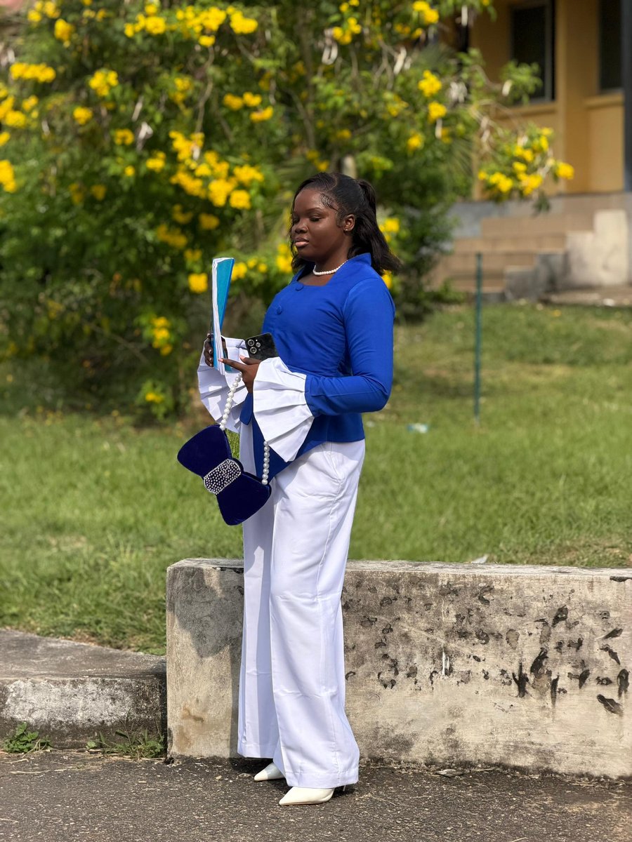 FaithUyah's tweet image. God has been faithful 🙏 
Congratulations to me🥰🤍💙
Clock it I'm a graduate 😁 
#graduate
#fypシ゚viral
