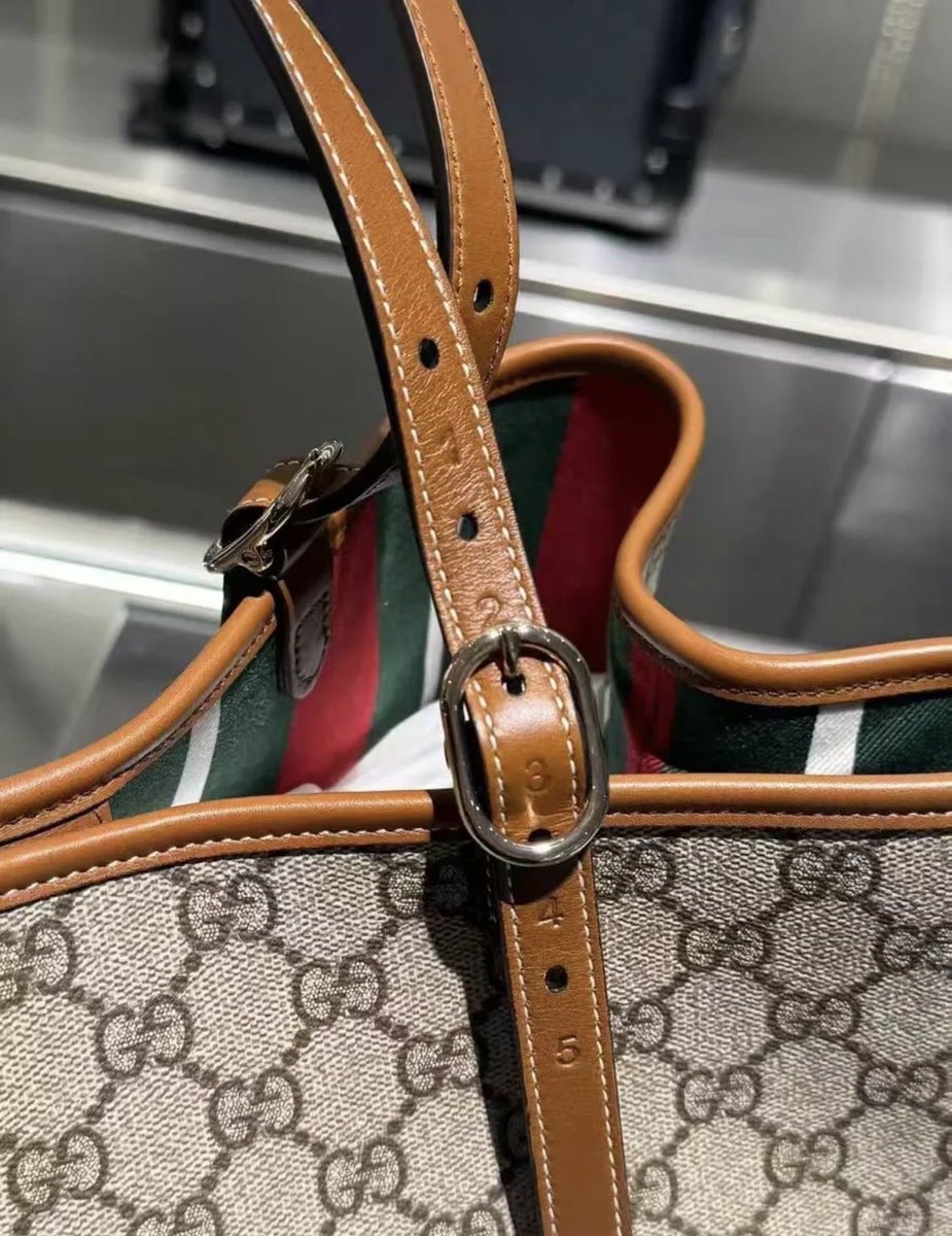 copycatcloset's tweet image. Gg tote Gucci #dhgate 

Take a look at this fabulous product of Dhgate. Use code:  SHARECODE get extra $3 off for new users! sale.dhgate.com/A7a1Kh31
