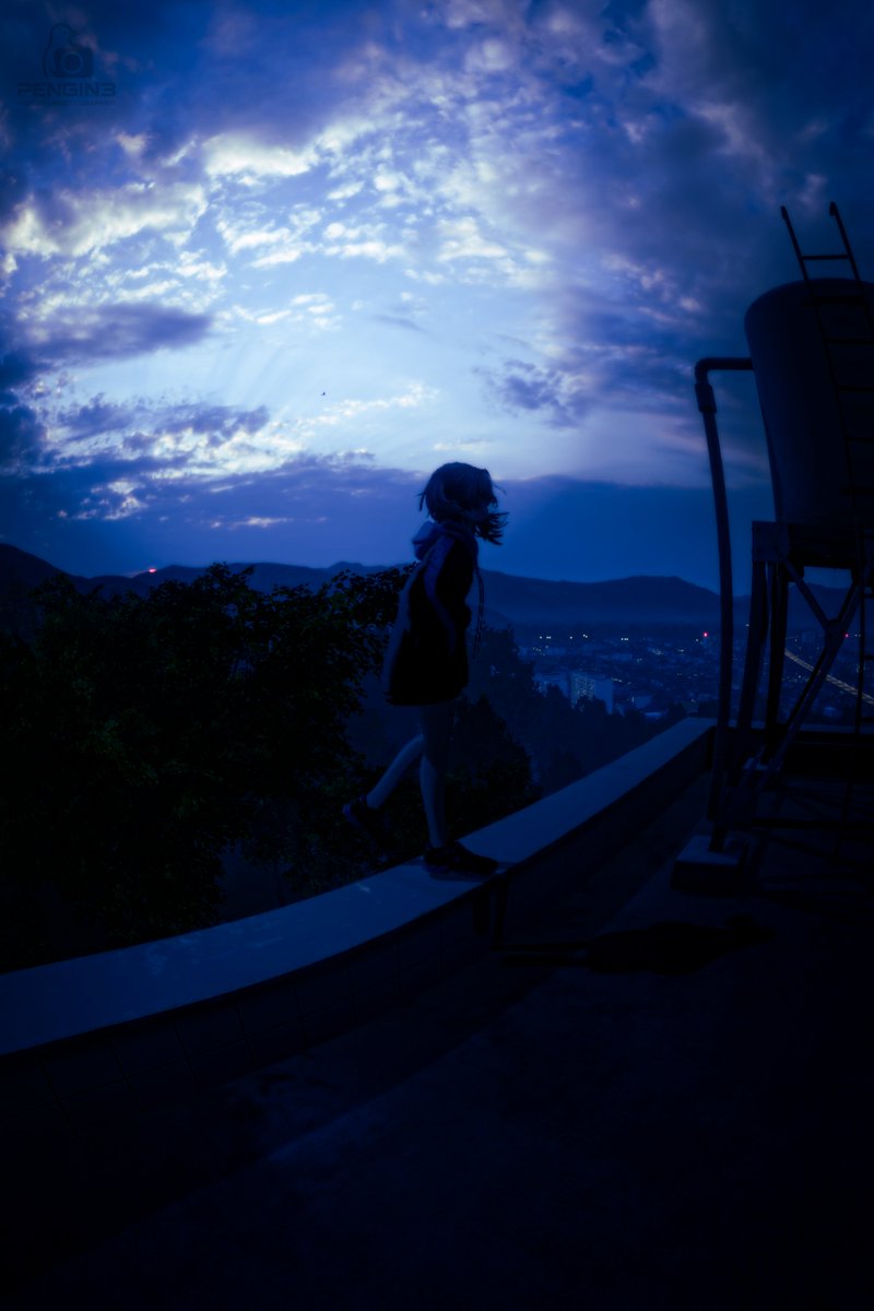 『名前のない今日 - 静かな屋上』

🌐Cloudy Rooftop / AyahuyA l あやふや
#VRChatPhotography #ヘルベチカちゃん #ぺん写