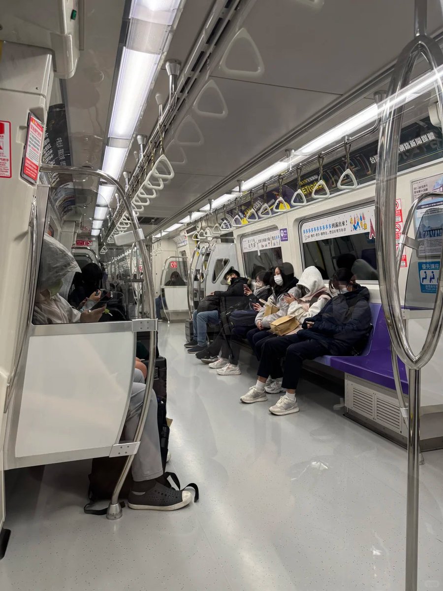 太久沒坐了
差點忘記捷運方向😆