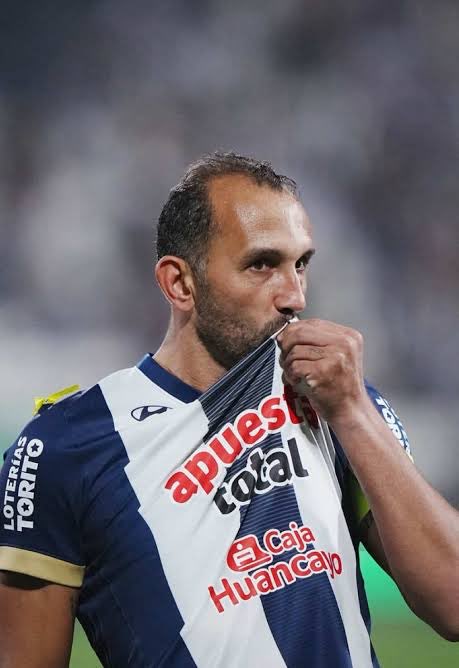 DON HERNÁN BARCOS

Ese es el tweet.