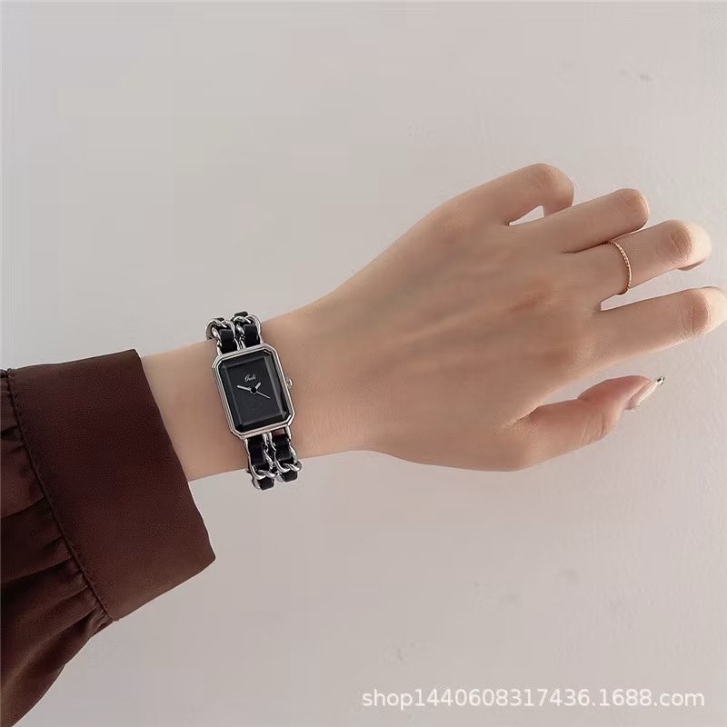 baranggcewe's tweet photo. JANGAN SKIP, bracelet watchnya cantik bgt , cek aja banyak pilihan warnanya 🤍 https://t.co/m8VW7uJrh4 https://t.co/104Avq6p2T