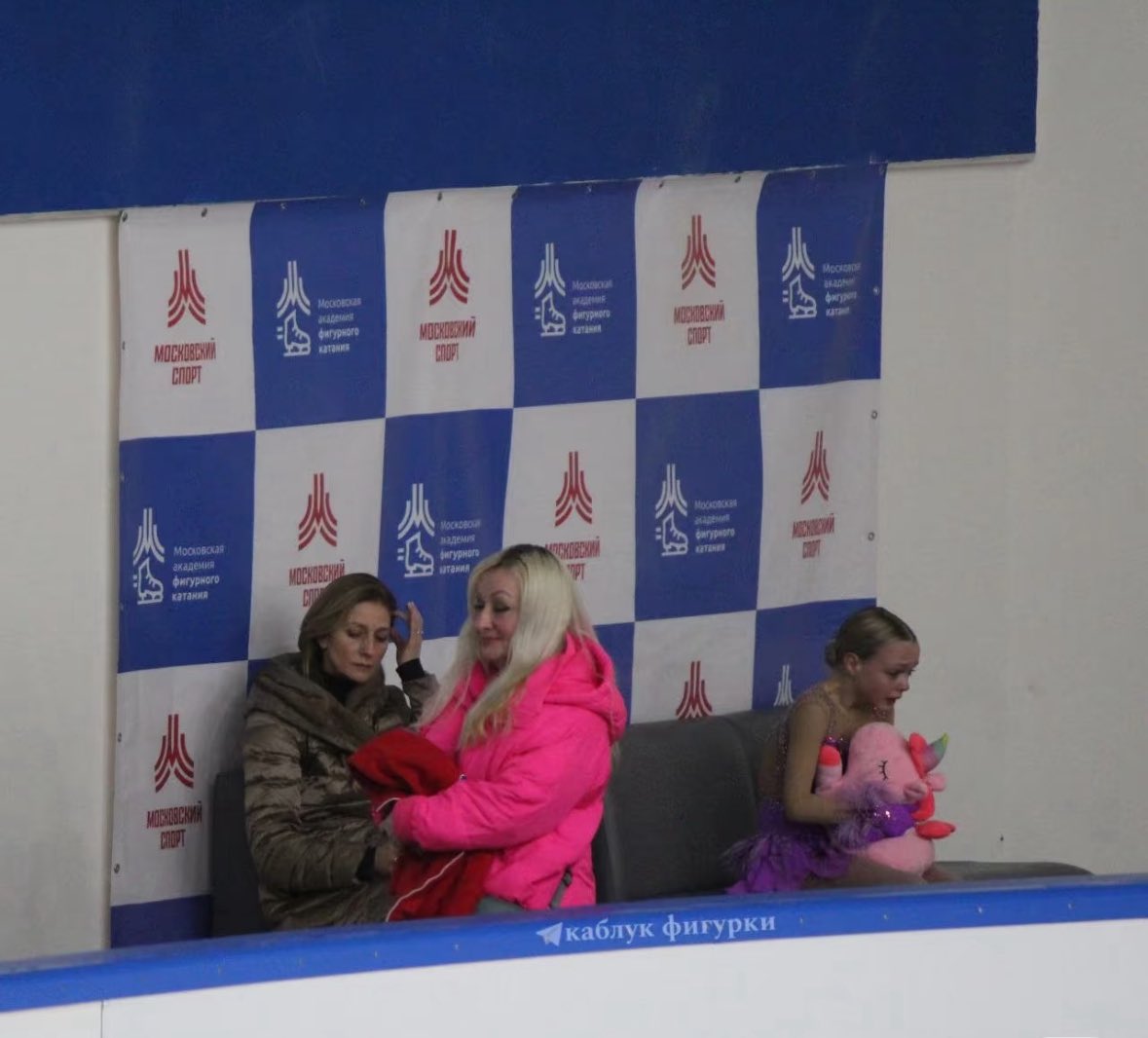 sveuhcb's tweet image. The crazy thing is she has already done this before. When Lena was crying because she fell on her combination jumps her Mom was just smiling and mocking at her OWN DAUGHTER