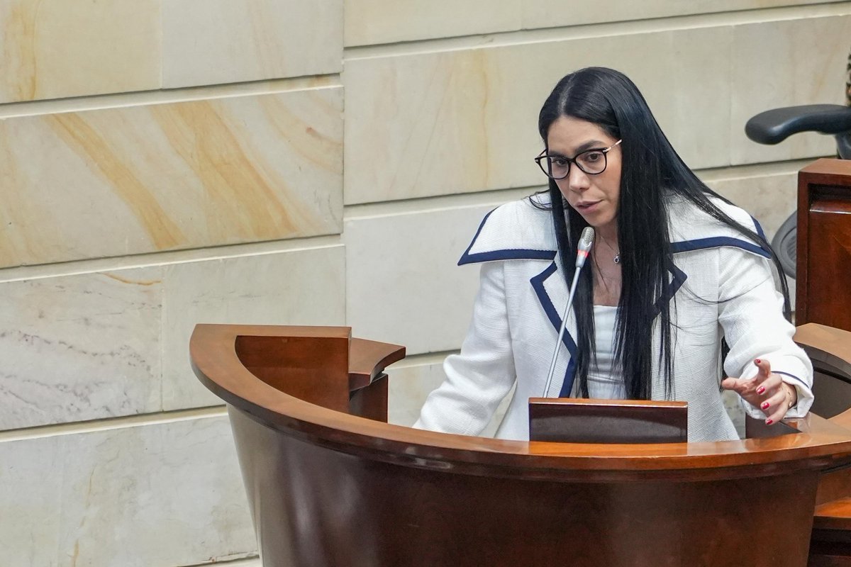 CarinaMurciaY's tweet image. En el debate de control político de la plenaria del @SenadoGovCo, expusimos los avances del @Ministerio_TIC en el desarrollo de la economía colaborativa en Colombia. Les cuento 🧵