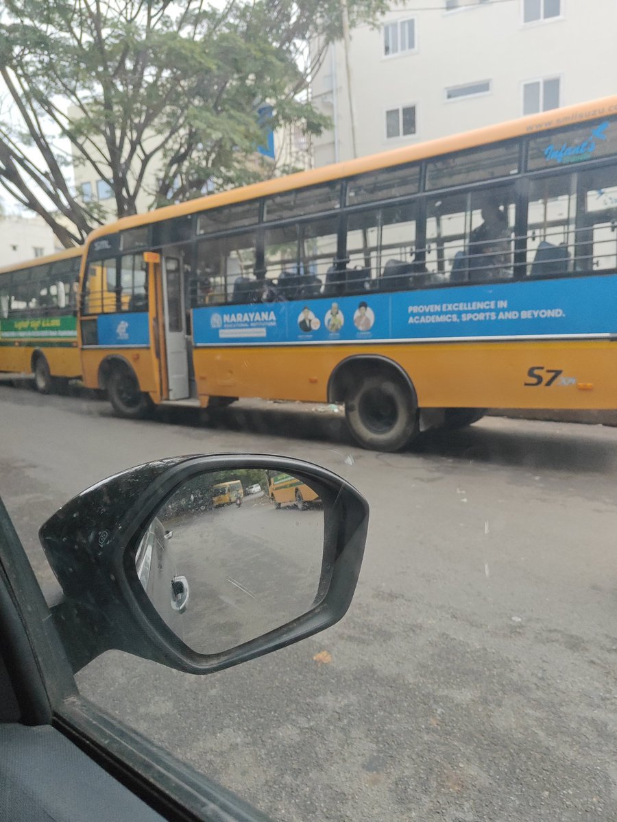 arpitpuri's tweet photo. Day 2 of  in-action and Buses still parked on the curve of Brigade Millenium Road @blrcitytraffic @Jointcptraffic #brigade #Brigademillenium @brigade https://t.co/5kae1MpRjt