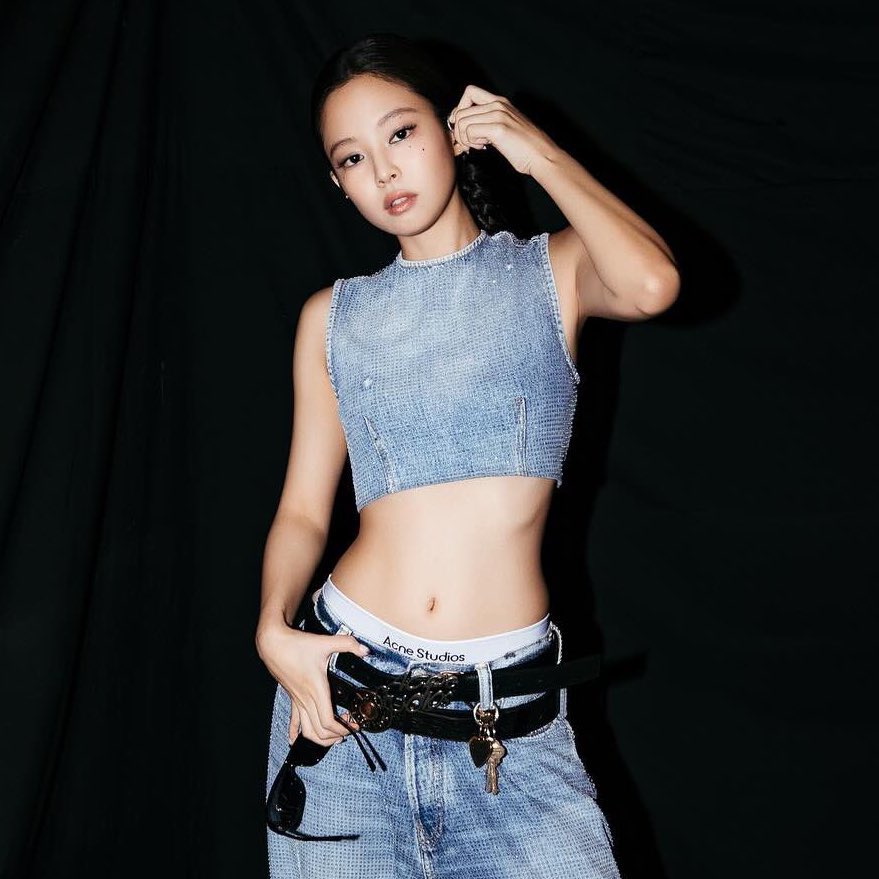 jenniescharts's tweet image. YouTube Korea announces the Top 10 most popular songs on YouTube in 2025

JENNIE is the only female solo artist in the Top 10 ranking #9 with “like JENNIE”