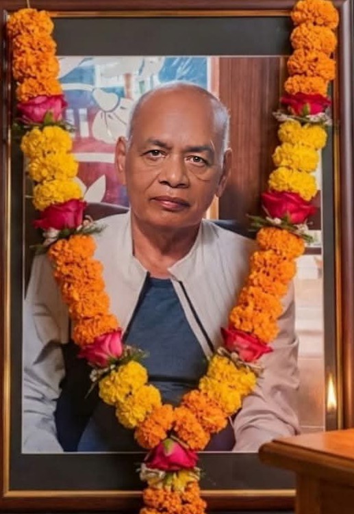 हामी चार जना दाजु भाइ र एक बहिनीमा सबैभन्दा जेठो दाजु डा राम नारायण साह मंसिर 15 गते 2082 साल दिउँसो 12:20 मा ब्रम्हलीन हुनुभयो । उहाँको महाप्रस्थानबाट हामी सम्पुर्ण परिवार मर्माहत छौं । हामी सम्पुर्ण परिवार  उहाँको आत्माको चिर शान्तिको लागि इश्वर संग प्रार्थना गर्छौं ।ॐ शान्ति !