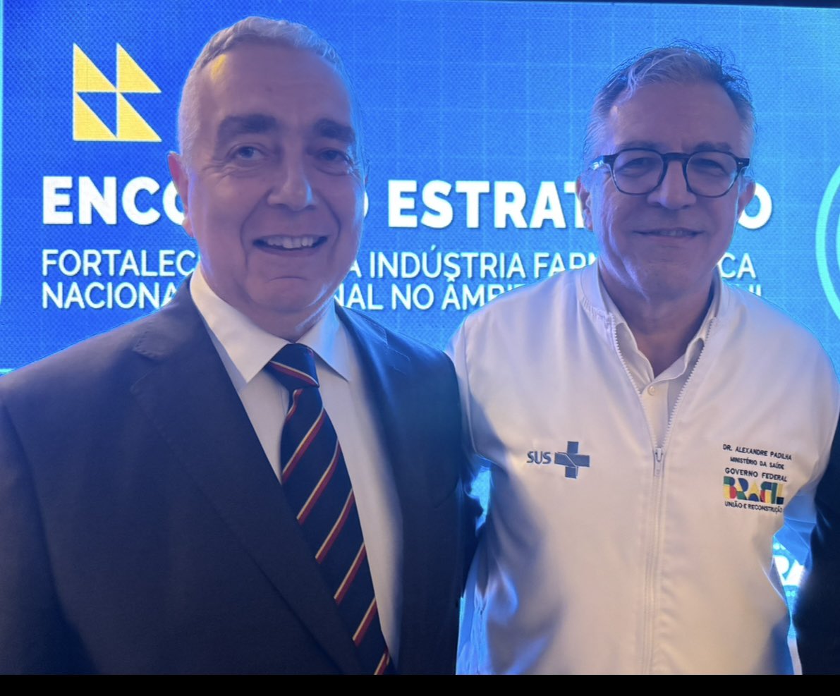 Con <a href="/padilhando/">Alexandre Padilha</a> compartimos la visión estratégica de potenciar las industrias de la salud en el Mercosur, fortalecer las industrias farmacéuticas nacionales y trabajar en pos de la integración productiva regional para ampliar sus capacidades de provisión de medicamentos
