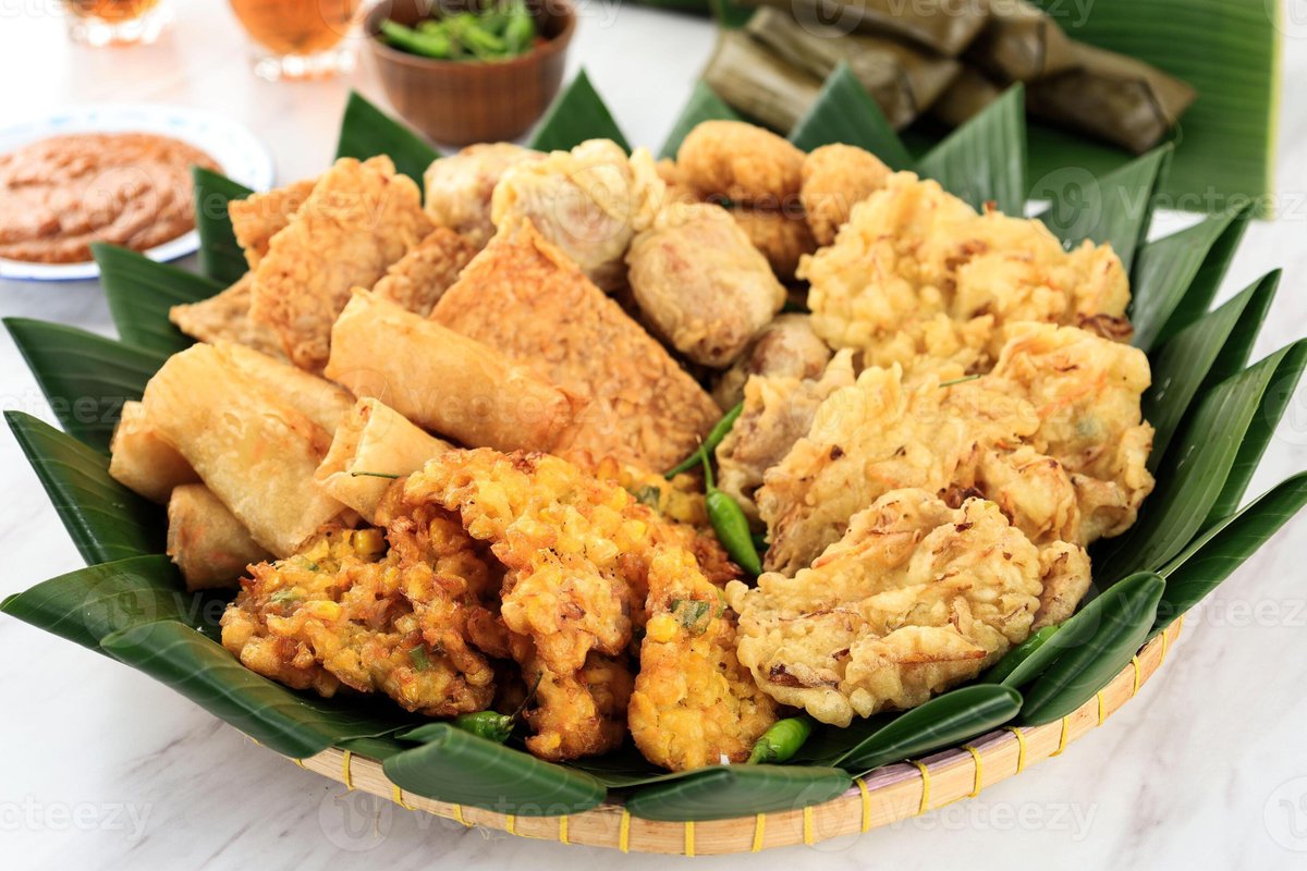 afrkml's tweet image. Stop junk food, berarti stop makanan ini:
1. Gorengan
2. Mi instan
3. Seblak, gacoan, dll
4. Fast food kek kfc mekdi burger dsb
5. Minuman manis kekinian
6. Cilok, cimol, cireng, peracian, jajanan sekolahan
7. Soda
8. Keripik
9. Donat, nuget, kue kering, permen, coklat

Bisaa? 🤣