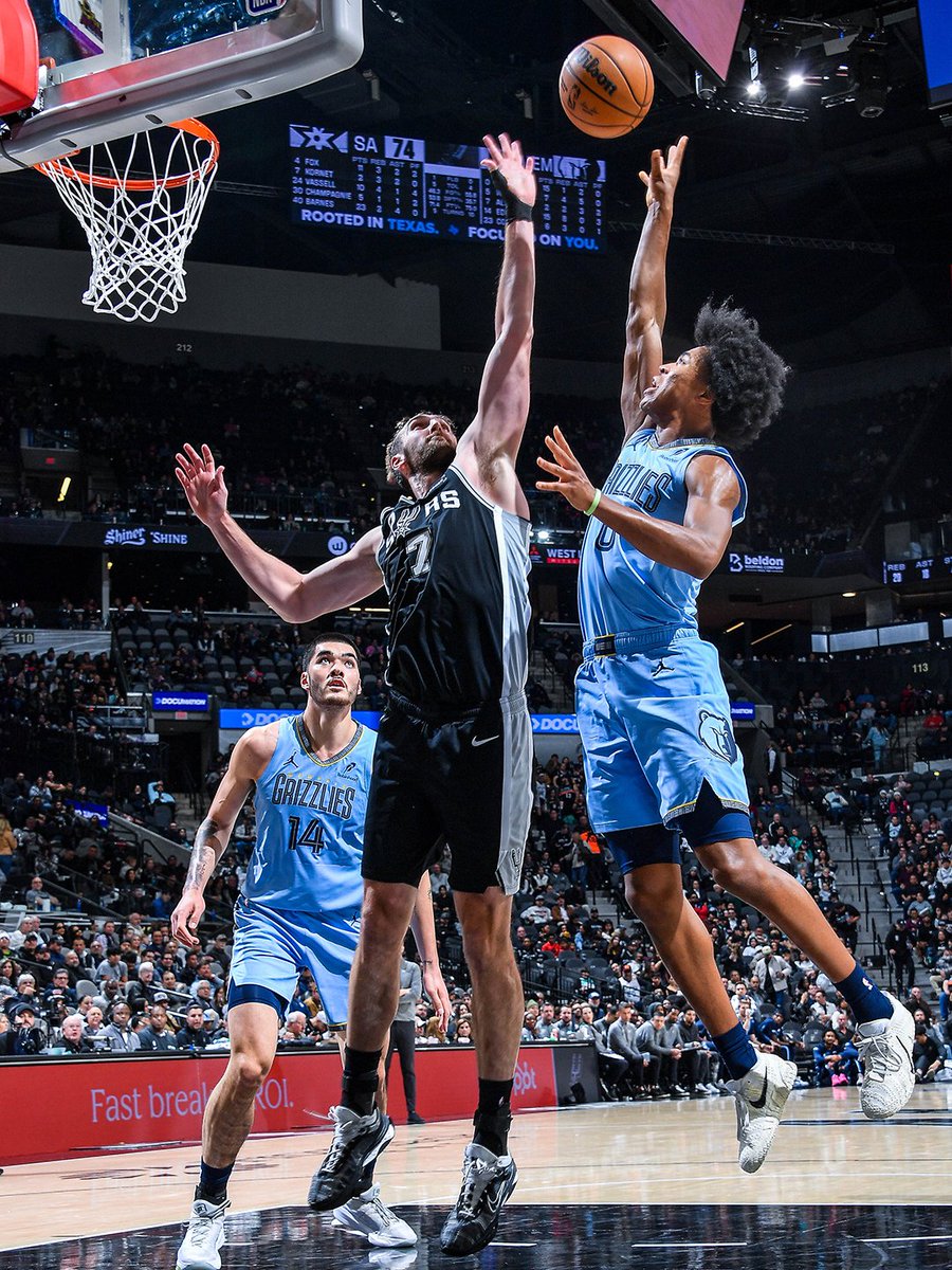 All gas, no brakes ⛽️

📺 @FDSN_Grizzlies

END Q3 | MEM 98, SAS 97 