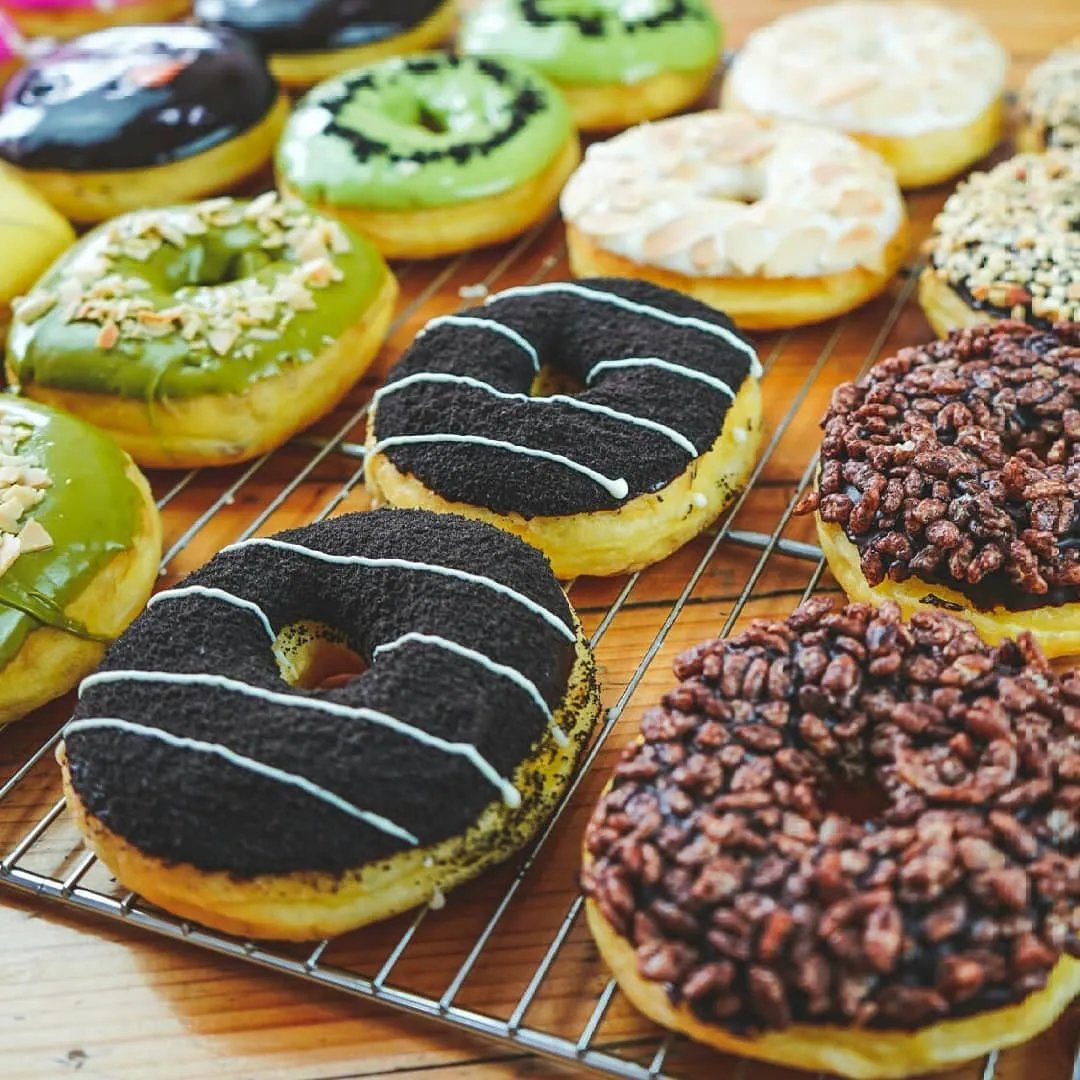 afrkml's tweet image. Stop junk food, berarti stop makanan ini:
1. Gorengan
2. Mi instan
3. Seblak, gacoan, dll
4. Fast food kek kfc mekdi burger dsb
5. Minuman manis kekinian
6. Cilok, cimol, cireng, peracian, jajanan sekolahan
7. Soda
8. Keripik
9. Donat, nuget, kue kering, permen, coklat

Bisaa? 🤣