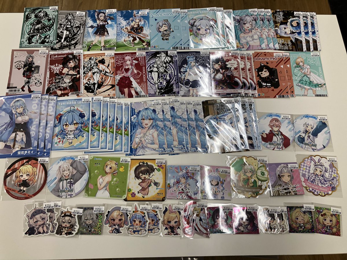 ホロライブのカード、ステッカー、ブロマイドなど入荷しました✨