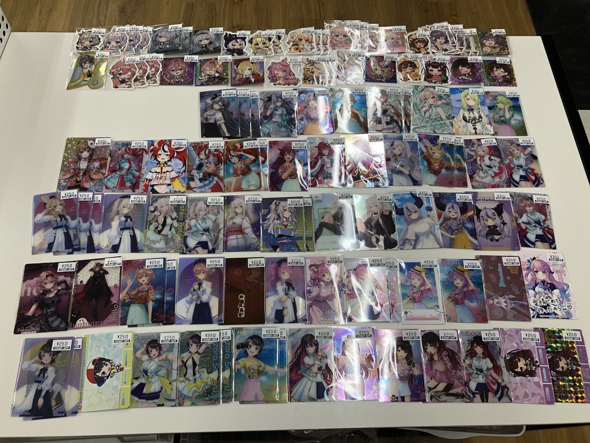 ホロライブのカード、ステッカー、ブロマイドなど入荷しました✨
