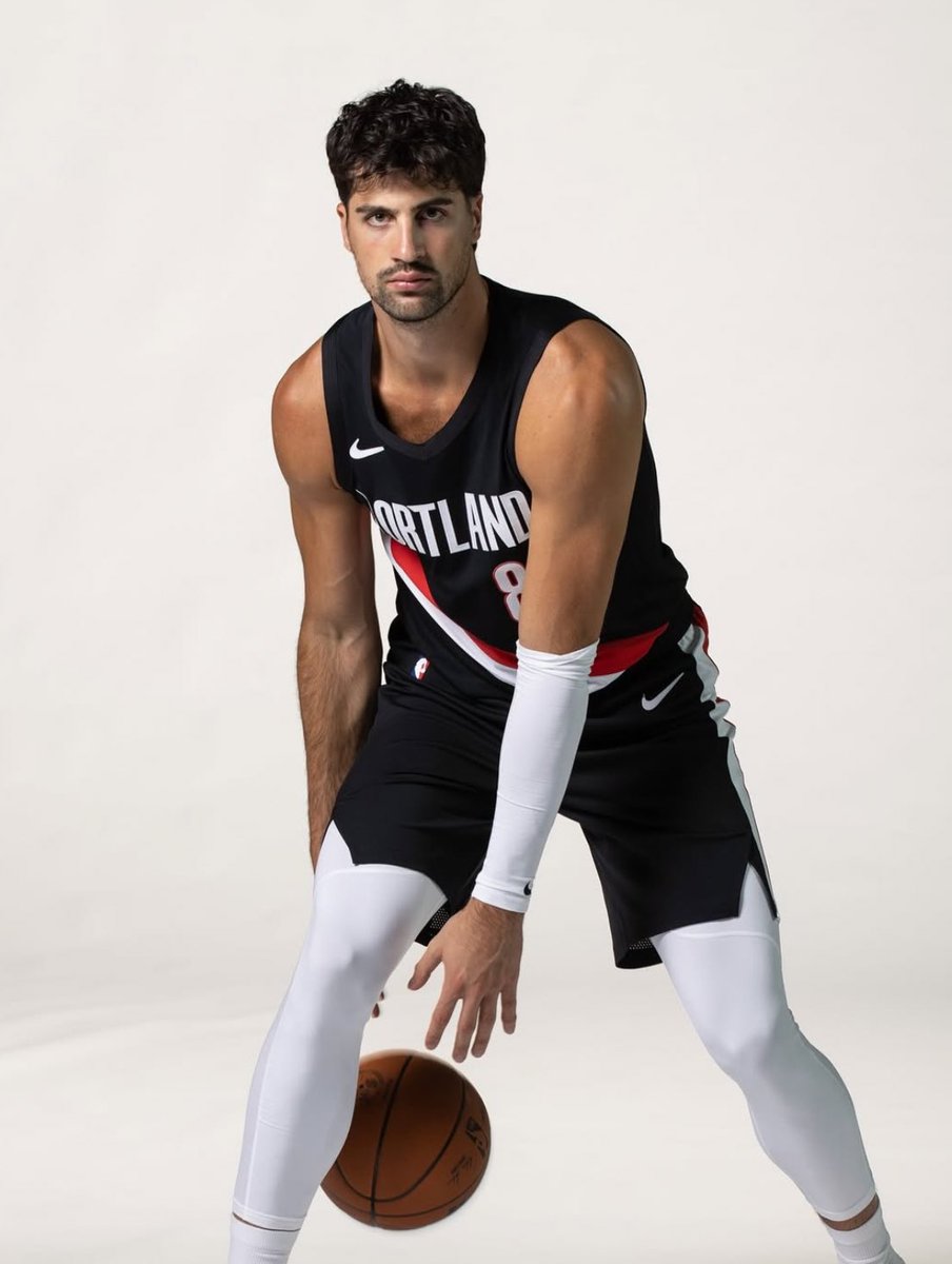 TheHoopCentral's tweet image. Deni Avdija tonight:

25 Points
14 Assists 
8 Rebounds
6/15 FGM
+11 +/-
37 Minutes