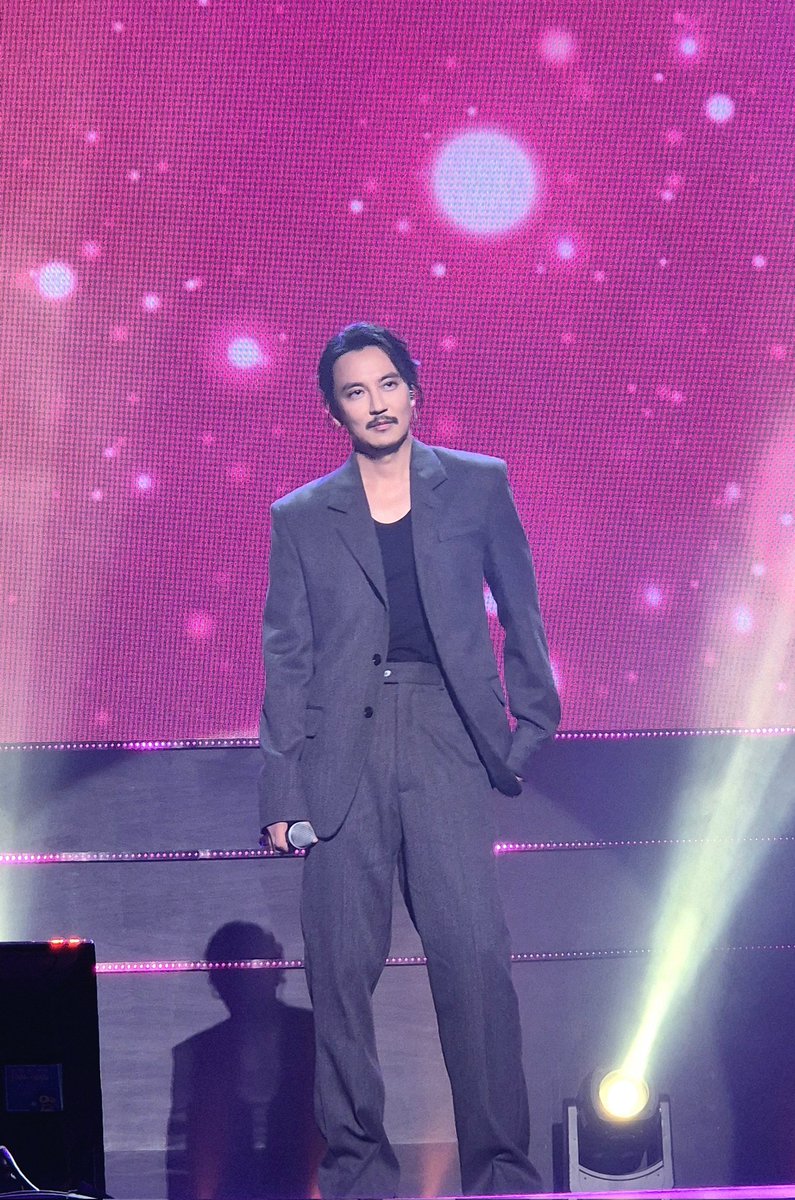 right_gil333's tweet image. 아니 김대표님 바지가 어디까지 올라가있는거예요???
허리는 있는척만 하고있는데요???

#김남길#여신임