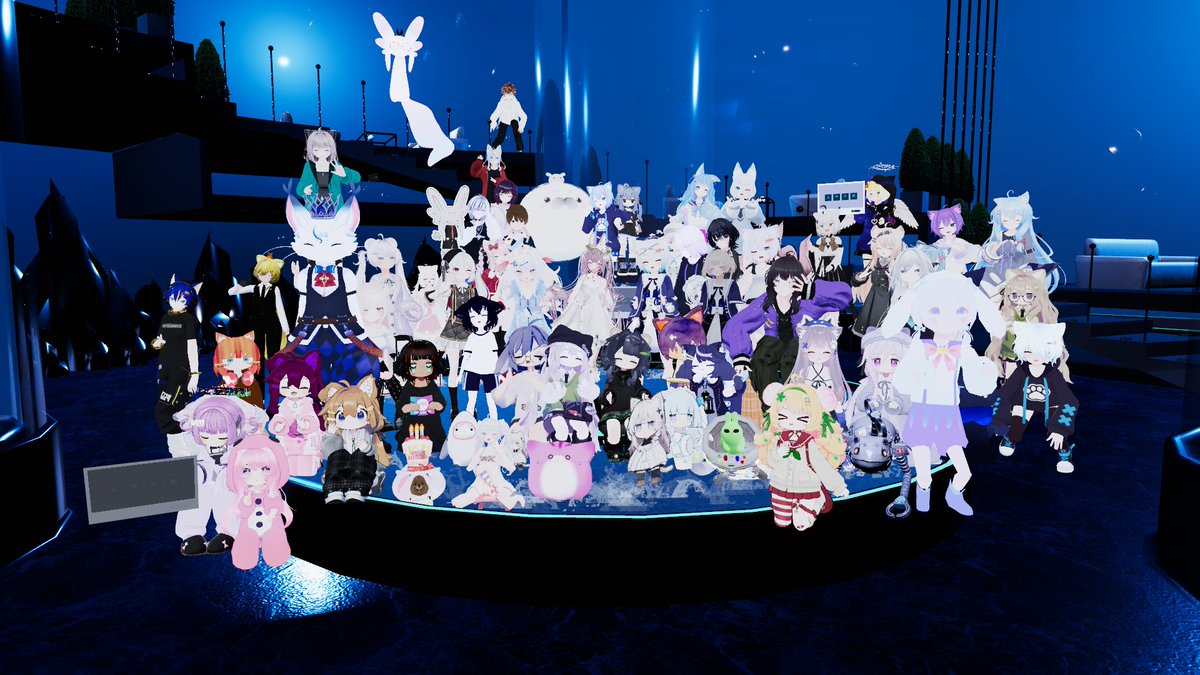 誕生日ライブがあると聞いて行ってきました。ともしょうさんのピアノの音もさることながら羽澄愛さんとちも＊さんの歌声がとても素敵でパーティクル演出もエモかったですね。お誕生日おめでとうございます！#ともしょうアクアリウム #羽澄愛 #ちものへや