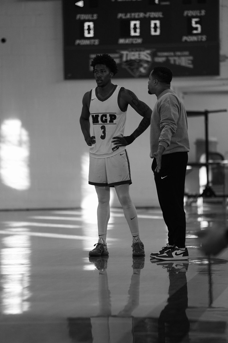 middle_prep's tweet image. 🚨FINAL SCORE🚨

MGP - 91

Oxford of Emory - 89

@landonpagee3 21pt, 5ast, GW!
@ChrisWray1125 21pt, 6reb, 5ast, 3stl
@JesseBroadus10 10pt, 5reb
@JacobWrencher 9pt, 4reb
@ryheimm1 8pt, 5reb, 3blk, 2stl
@DonavonHenlon2 8pt, 2/3 from 3, 2stl
@daytonh0 4pt, 6stl

Record: 8-2 

#MGP