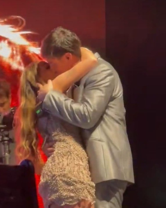 marue9090's tweet image. Hoy ganamos las fieles, las que bancamos en todas siempre pase lo que pase, siempre firmes. Hoy ganó el amor, la felicidad y la buena energía, soporten porque NO PASARÁN!! ✨🤏🏻❤️

#margeliters
#occhiamin
#ferbomi