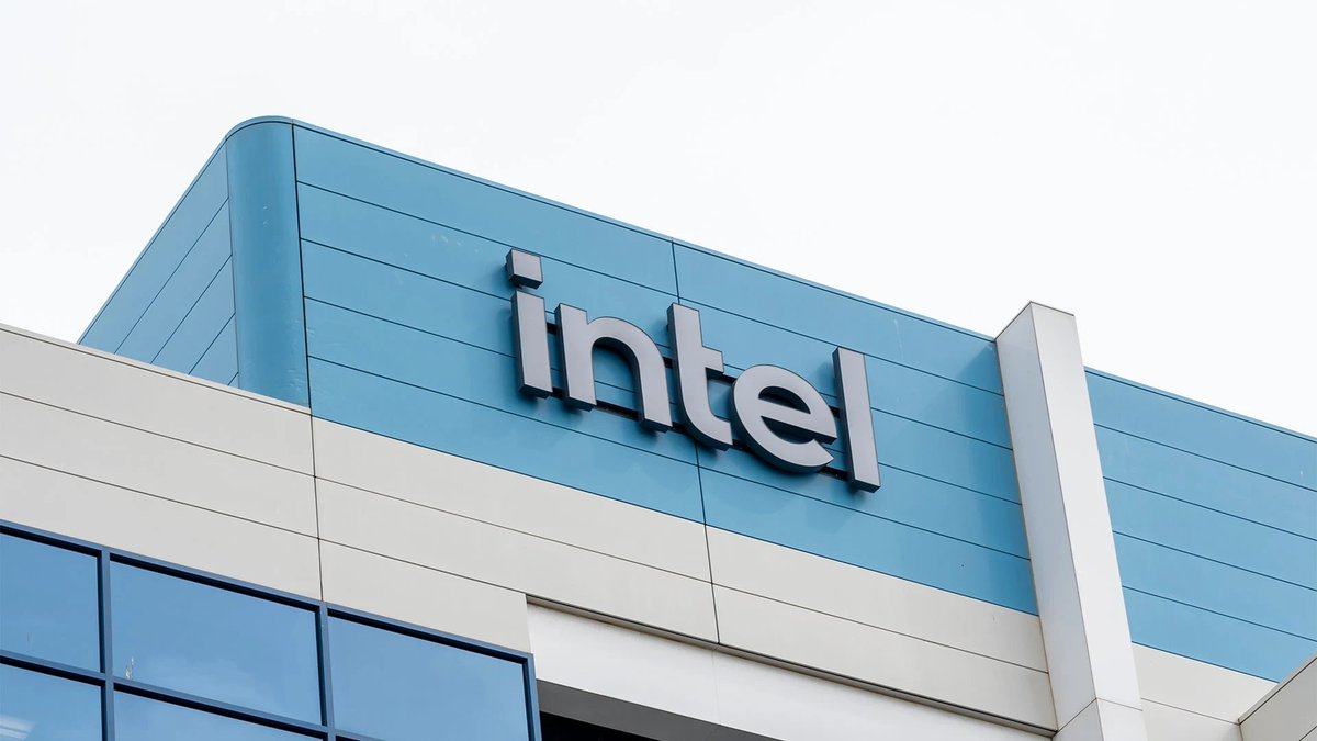 AvanTradeNotes's tweet image. 这两天把 $INTC 又翻了一遍
苹果 18A 代工传闻＋马来西亚扩产 确实在给“翻身故事”加筹码
问题是 股价已经在52周高附近 PE 还在天上
我自己的做法只会是 等回踩到事先画好的区间再分批试仓 而不是在消息当天追着上去
如果你也关注这类机会 欢迎进群一起交流思路。
 tinyurl.com/WAIGGY