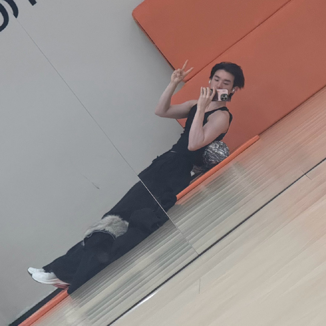 高卿尘 weibo update 

🔗 weibo.com/5627362571/523…

#นายท่านกรชิต #高卿尘
#GaoQingchen  
<a href="/naninenai99/">Nine 👑</a>