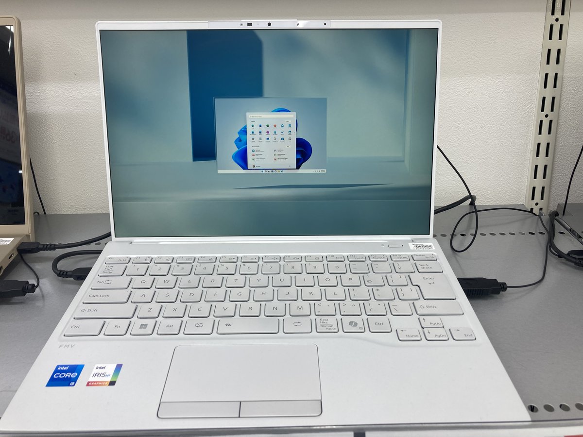 sofmap_namba's tweet image. おすすめ製品情報😺🎶

Core i5 1335U&amp;amp;メモリ16GB Microsoft Office搭載パソコン！
#FUJITSU　FMVU550K3W 
197,780円＆10％ポイントサービス！

・タッチパネルモニタ搭載🫶
・本体890gの軽量モデル💻
・外出時に助かる長時間駆動バッテリー仕様🔋

本日お持ち帰りも可能です⭐️
#ソフマップ #ノートPC