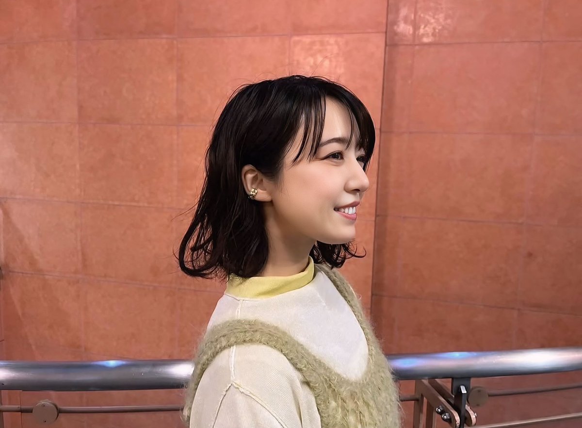 世界くらべてみたら📸
連日のオフショ嬉しい〜♪
北村さんありがとうございます！
いつ見ても萌音ちゃんはかわいいなぁ🥰
横顔なんてちょ〜お美しい✨
#せかくら 
#上白石萌音
instagram.com/p/DRyDaE4khKu/…